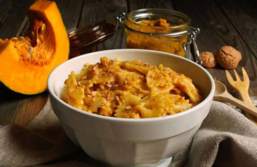 Farfalle integrali con pesto di zucca